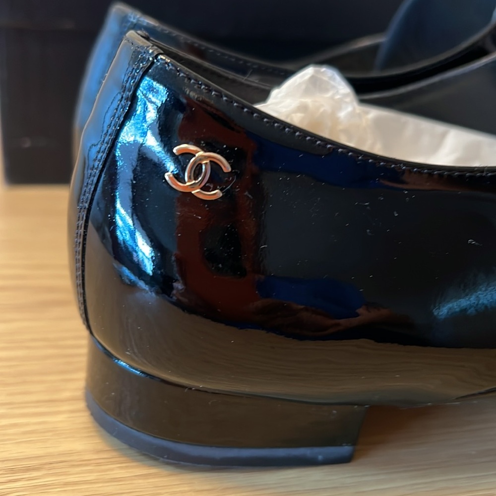 CHANEL Women’s Black Flats Elegant Patent Leather Loafers size 39 - Picture 6 of 10